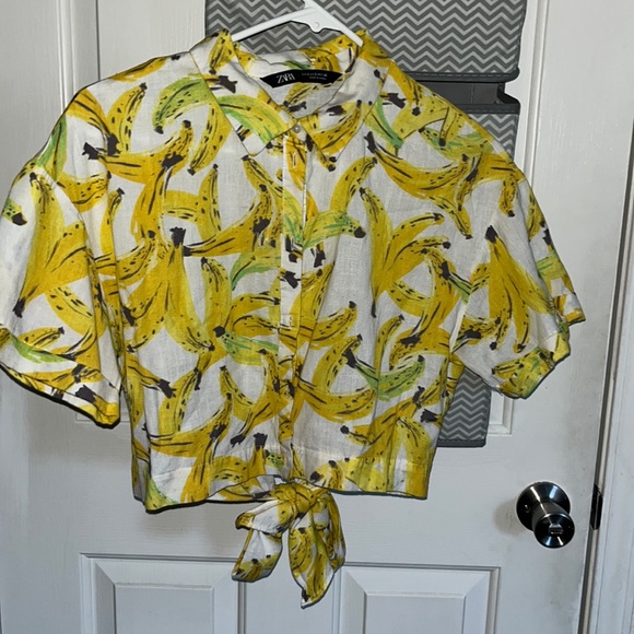 Zara Tops - Zara button up